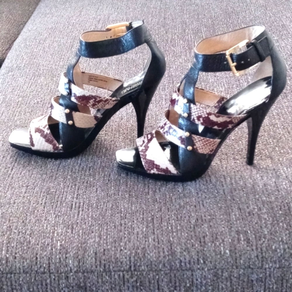 🆕 🖤Michael Kors🖤 - Studded Snakeskin Stilletos